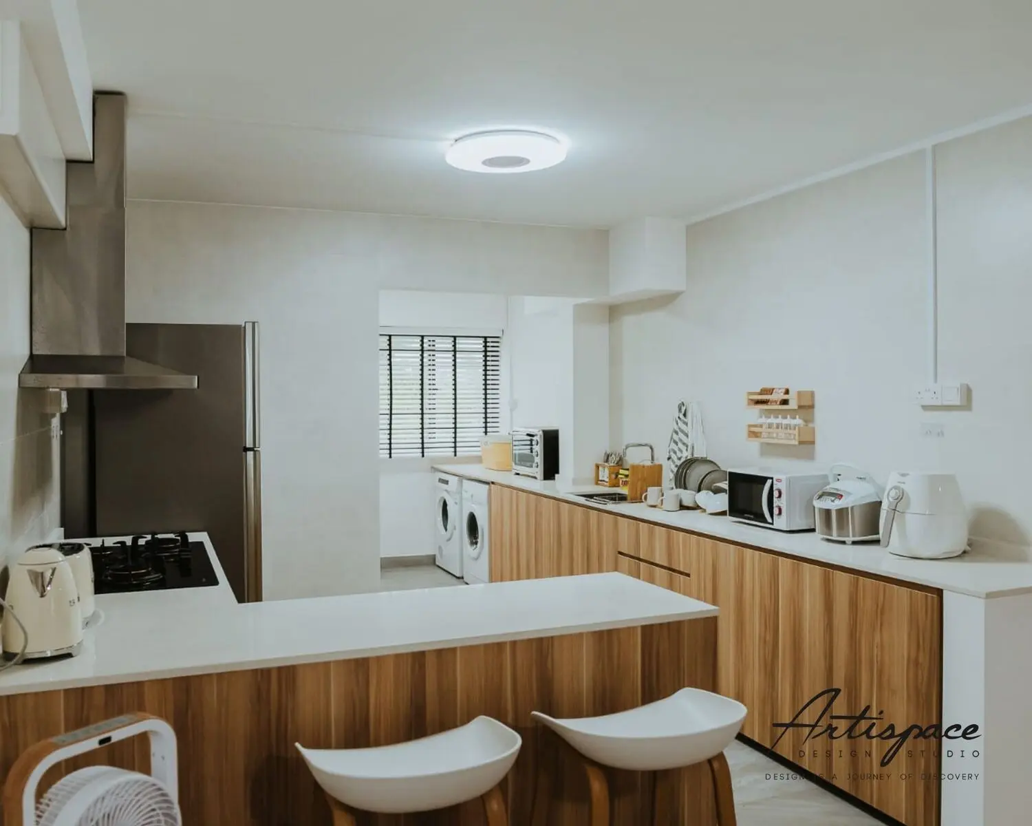Resale 3-Room flat in Yishun with streamlined minimalist kitchen and quartz countertops